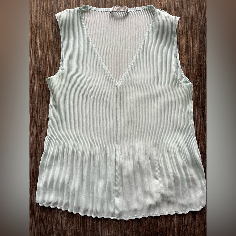 Light blue light blouse!